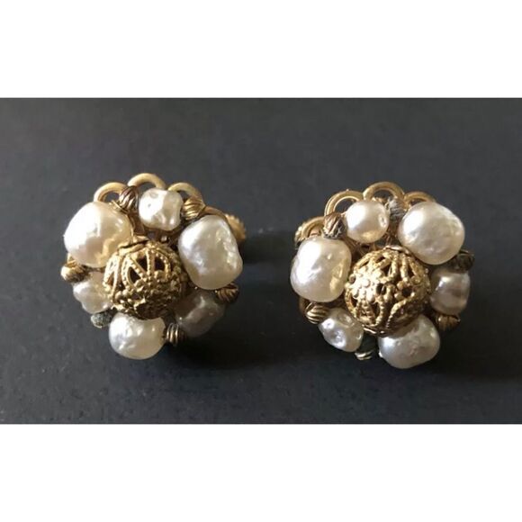 MIRIAM HASKELL Vintage Gold Gilt Baroque Faux Pearl Screw Clip Earrings Signed - Picture 1 of 8